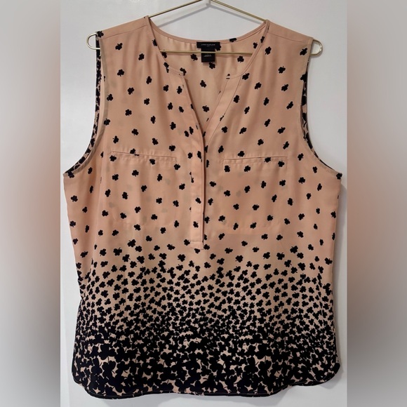 Ann Taylor| Cream & Black Sleeveless V-Neck Buttoned Blouse w/Clover Print Sz L - Picture 1 of 4